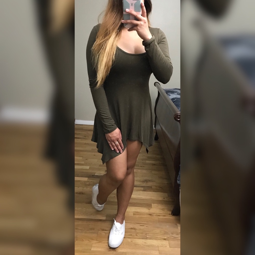 3/$30 • OLIVE GREEN DRAPE LONG SLEEVE TOP
